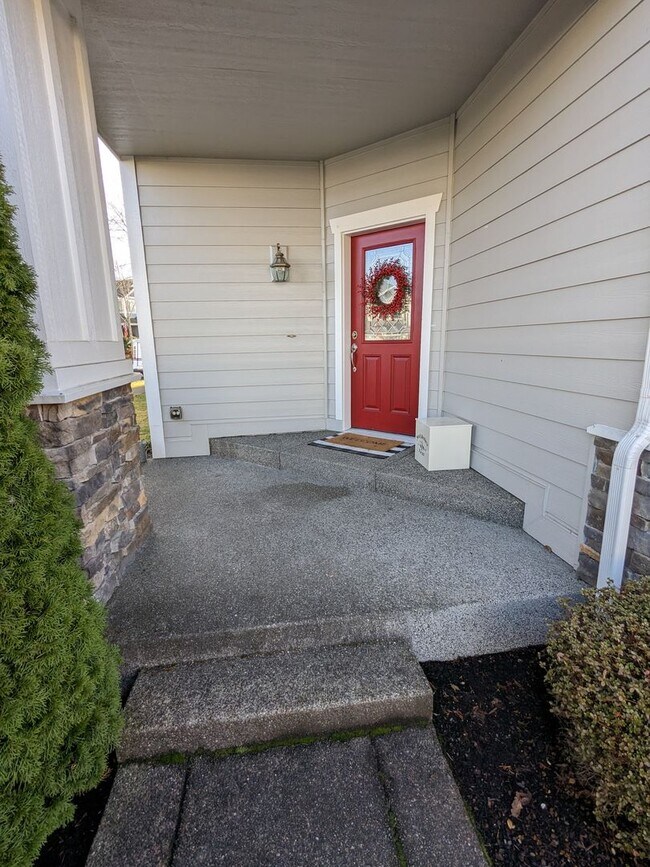 Building Photo - Large 3BD plus bonus rm and den