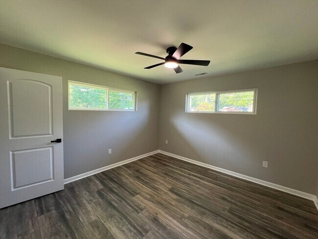 Building Photo - 11405 Cresthill Dr