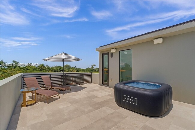 Building Photo - 1617 NE 11th St