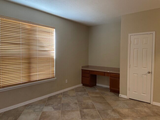 Building Photo - 16219 Peach Bluff Ln