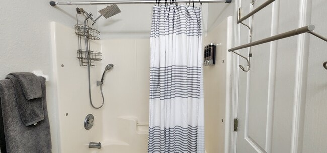 Building Photo - Pink 45th