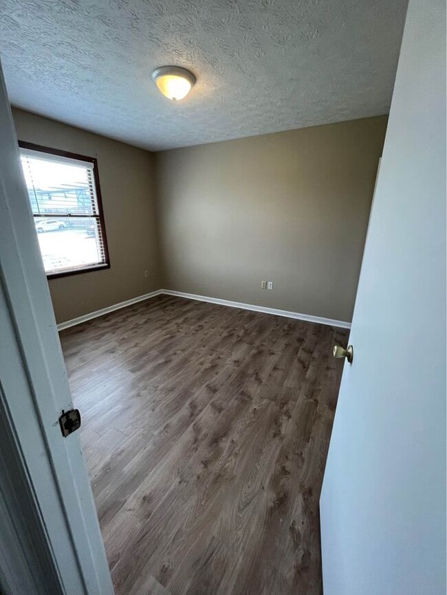 Building Photo - 302 Madison Hills Blvd