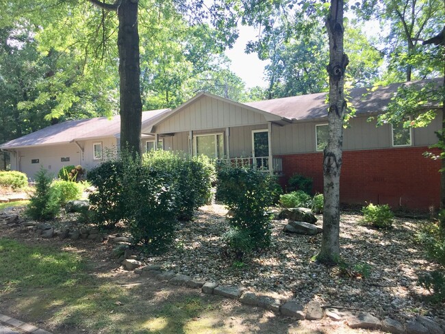 Building Photo - Large 3 Bed Home for Lease, Roger Arkansas!