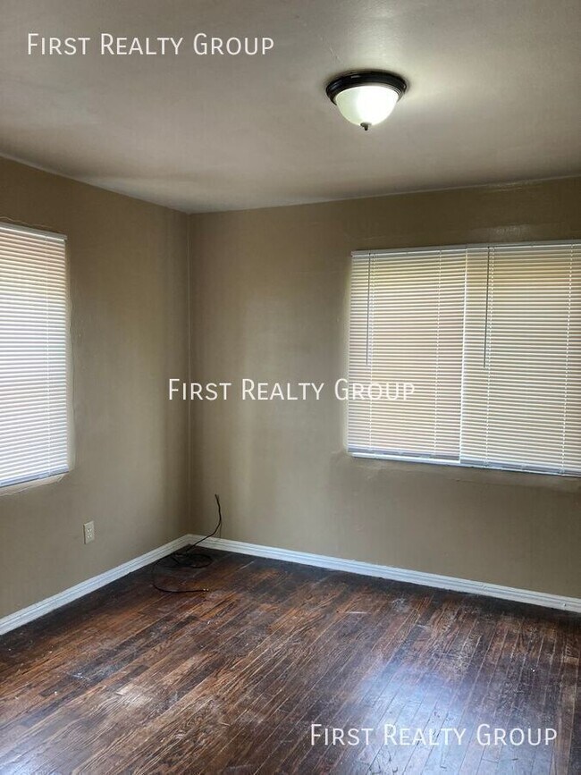 Building Photo - 16 W. Maplewood-Apt. 1