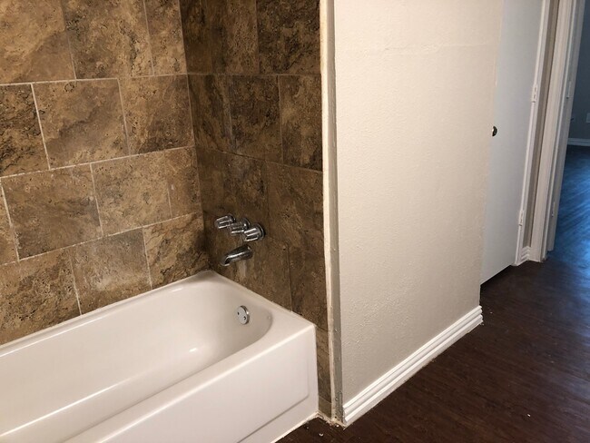 Building Photo - Charming 3 bed 2.5 baths in Rowlett!