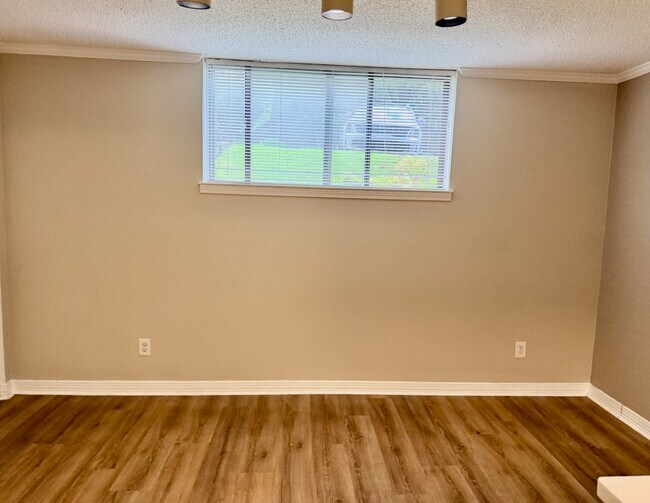 Building Photo - 313 Heath Dr