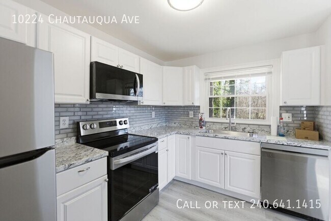 Building Photo - 10224 Chautauqua Ave