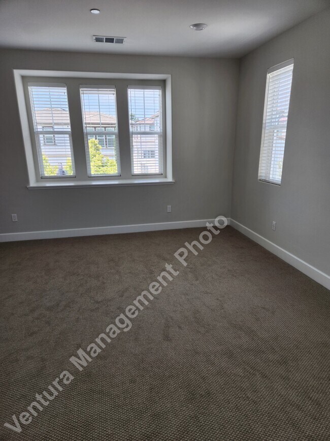 Building Photo - 3020 Harrison Ln