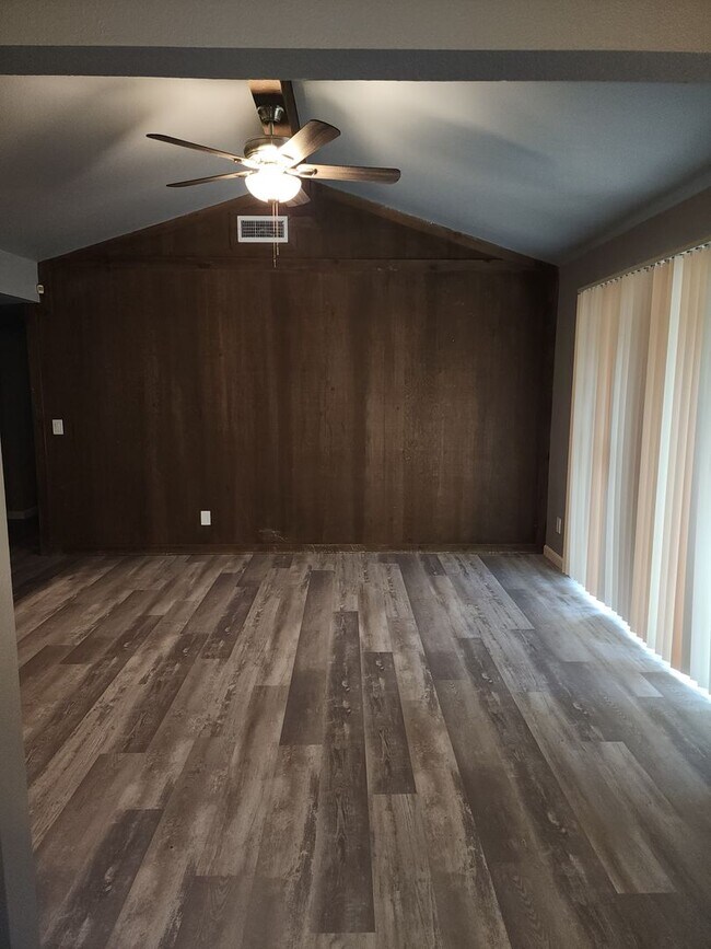 Building Photo - 8616-8618 La Riviera Dr