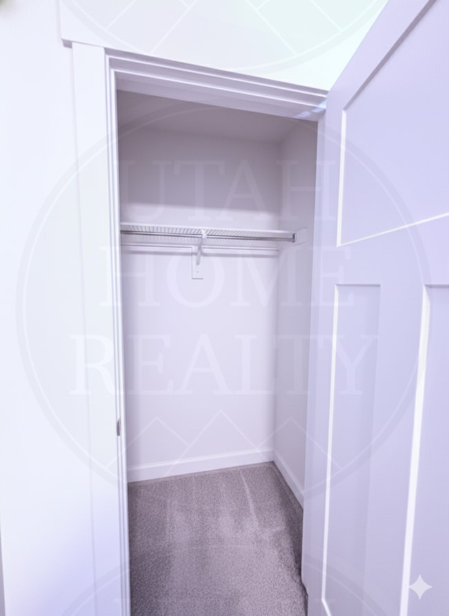 Building Photo - 441 E 260 N