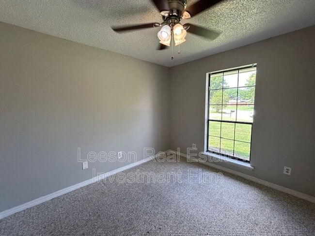 Building Photo - 5410 Mary Dr