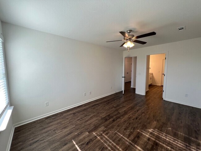 Building Photo - New 3 Bedroom Townhome ($999 Per Month)