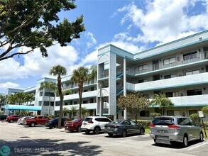 Building Photo - 4725 Lucerne Lakes Blvd