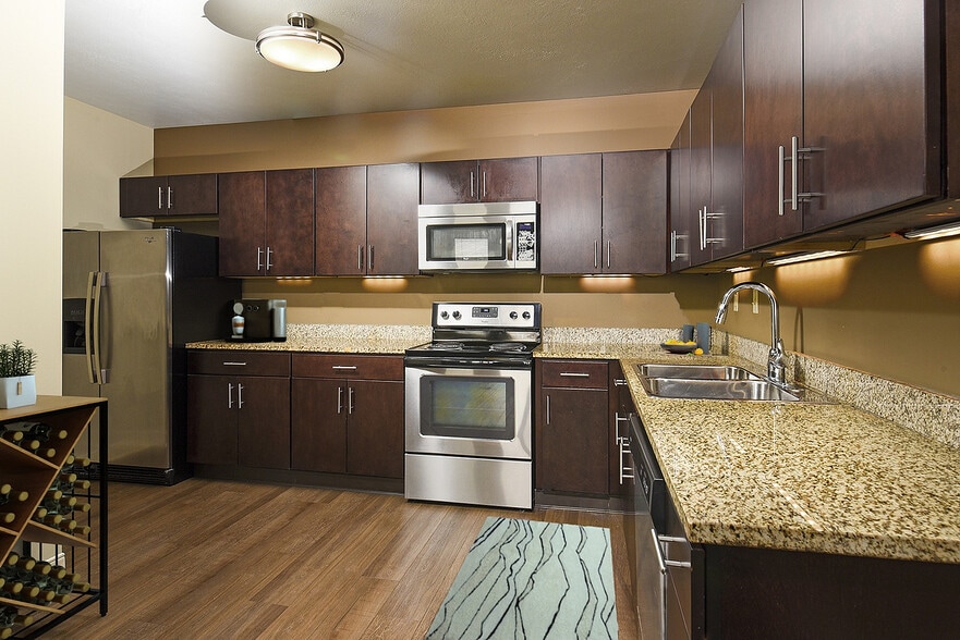 Primary Photo - Apartments at River View