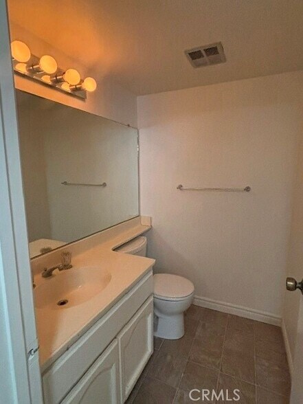 Building Photo - 7083 E Shorecrest Dr