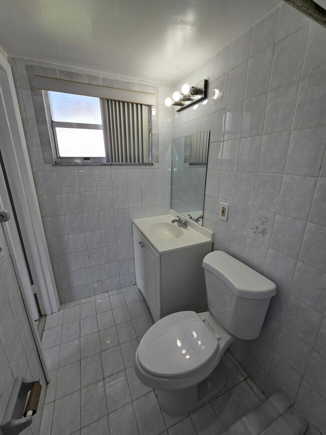 Building Photo - 120 ROYAL PALM Rd