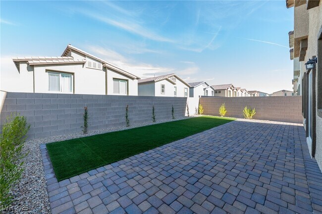 Building Photo - 476 Silverweed Ave