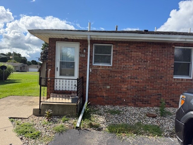 Building Photo - 601 Rizek Dr