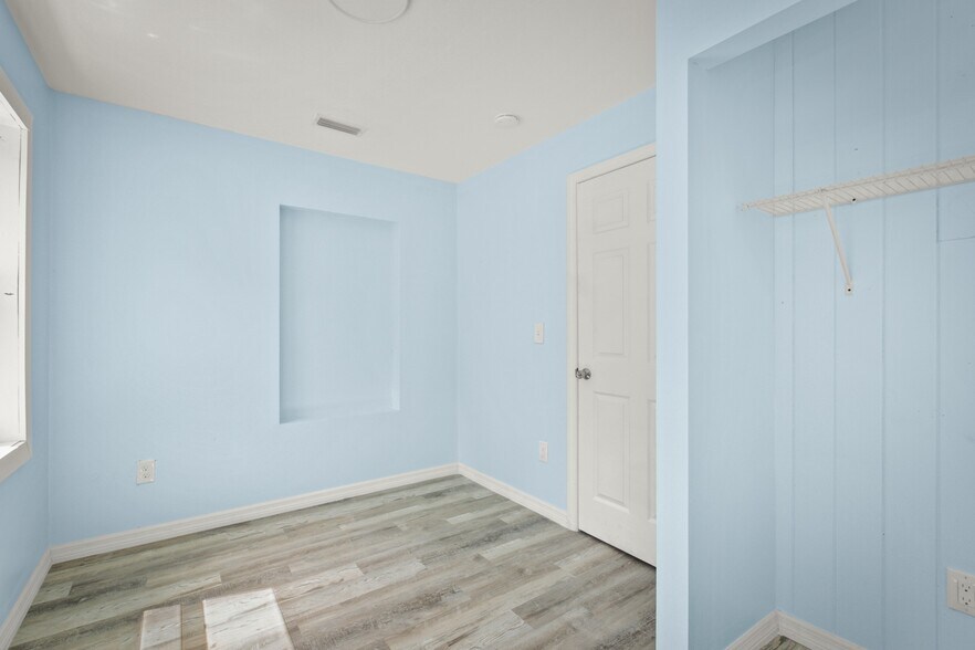 Building Photo - 260 Vernis Ave