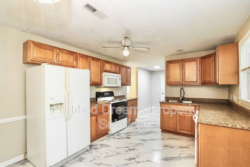 Building Photo - 2204 Celeste Ct