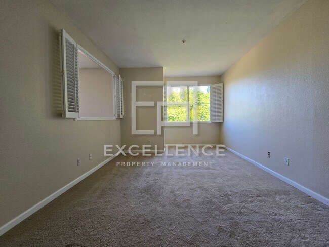 Building Photo - 1/1.5 Townhouse - Pets Negotiable, 1003SF,...