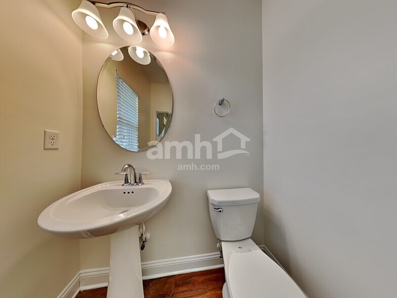 Building Photo - 653 Welcome Home Dr