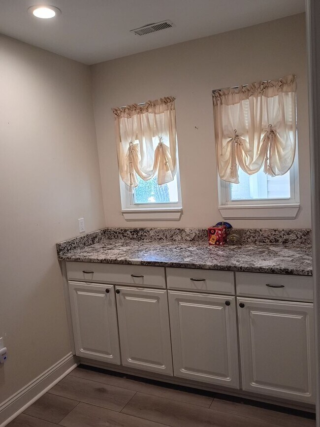 Building Photo - BRIDGEPORT