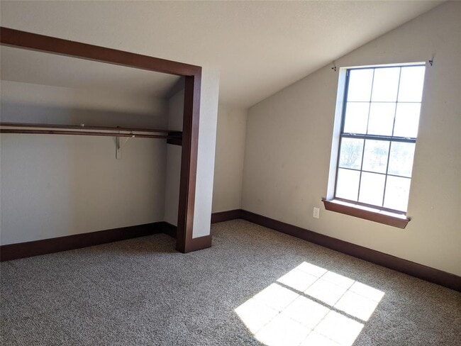 Building Photo - 143 Spring Hollow Trail