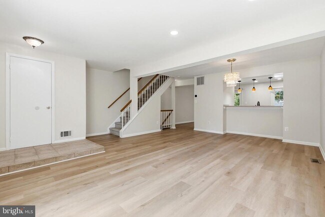 Building Photo - 7691 Northern Oaks Ct