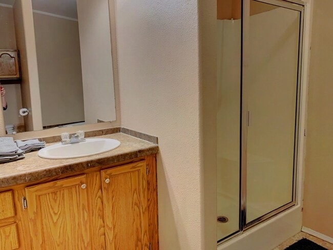 Building Photo - Fully Furnished Nice 3BR/2BA Home