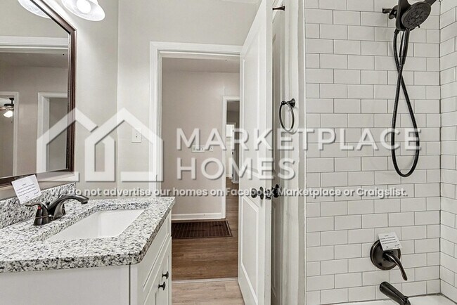 Building Photo - 2851 Akron St