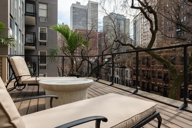 Building Photo - 22 E Elm St