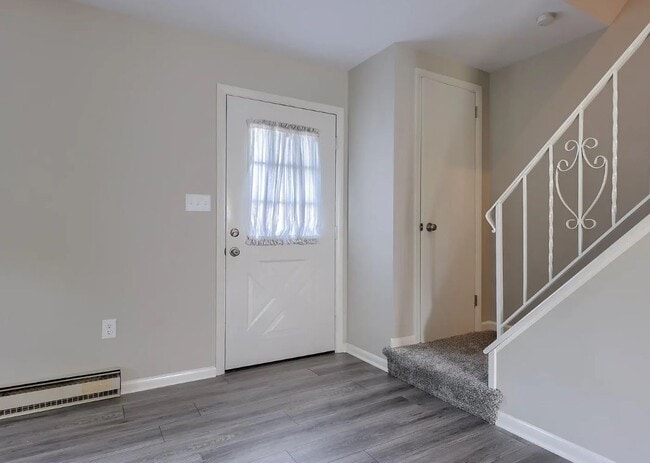 Building Photo - 131 Highview Dr