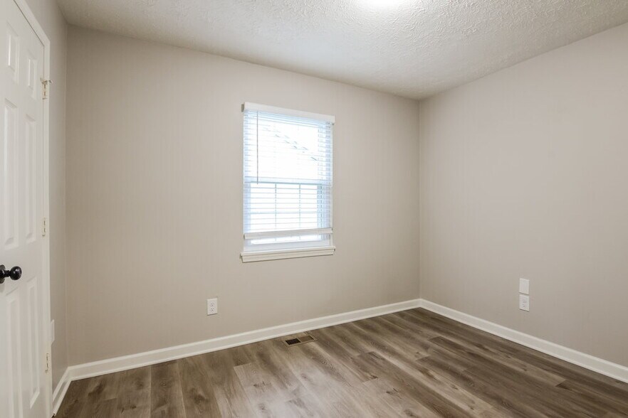 Building Photo - 7352 Southern Lakes Dr