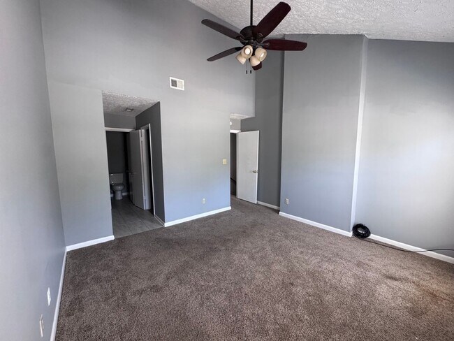 Building Photo - 2 bedroom/2.5 bath in Brentwood (Nipper's Corner)