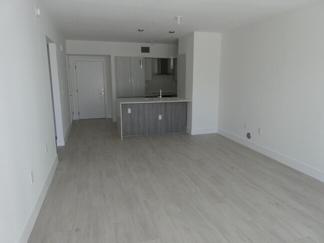 Building Photo - 111 SE 1st Ave