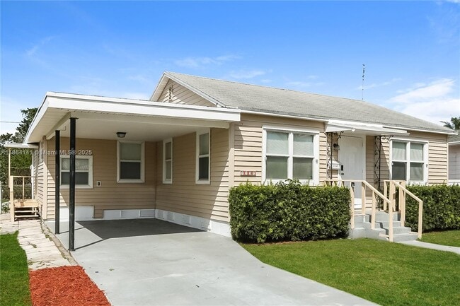 Building Photo - 1121 Magnolia St