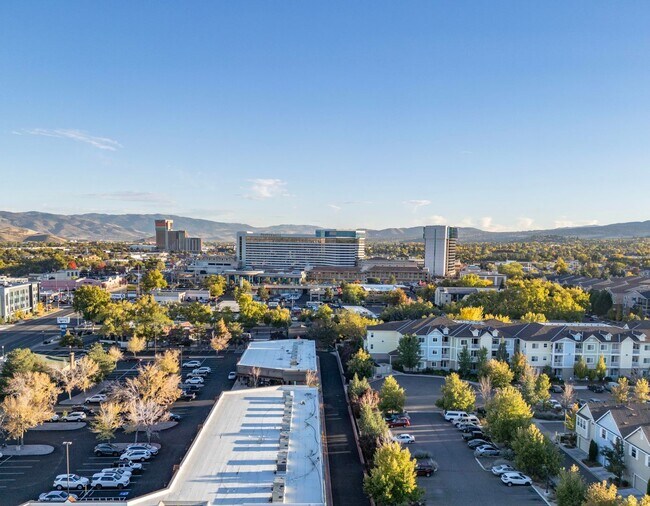 Building Photo - Great Townhome For Rent!