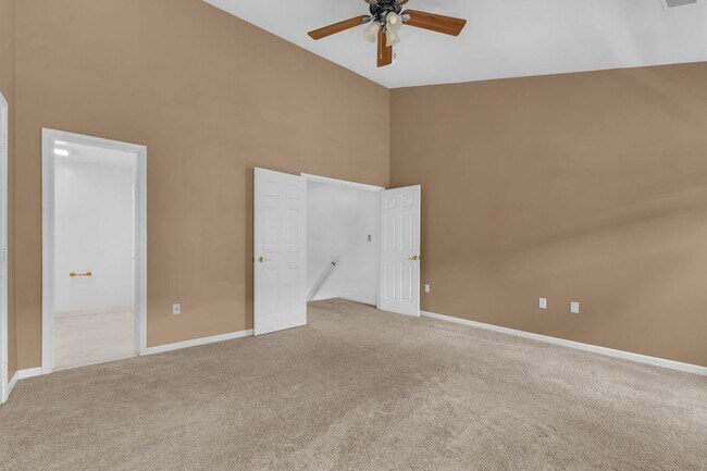 Building Photo - Dream Townhome in Kingstowne – Updated Ele...