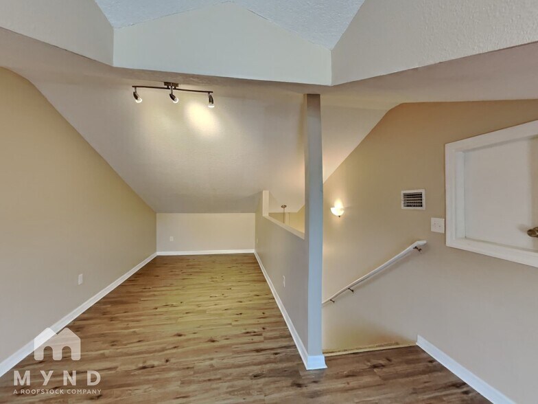 Building Photo - 3217 Spooner Dr
