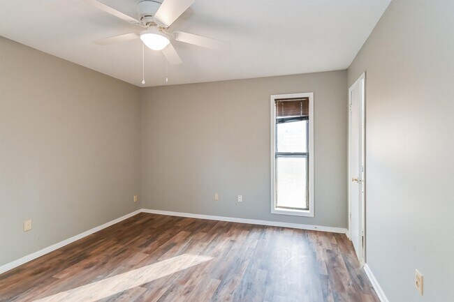 Building Photo - 4332 Thistleway Dr