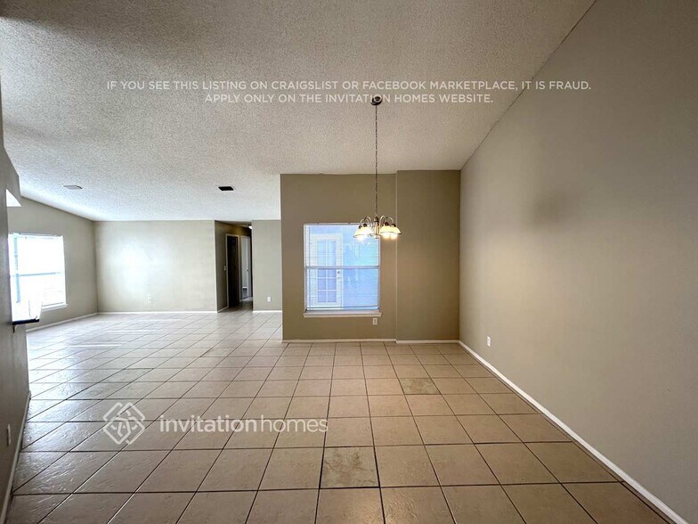 Building Photo - 4704 Bloom Dr