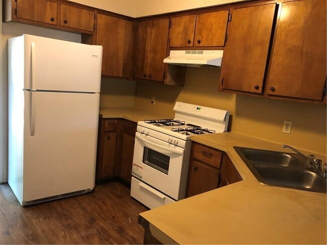 Building Photo - 2211 E Stassney Ln