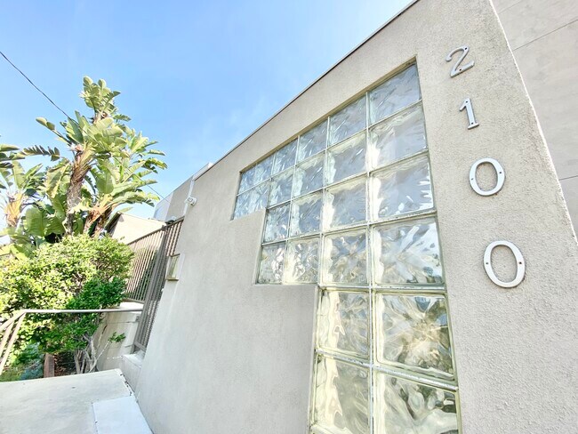 Building Photo - 2100 Griffith Park Blvd