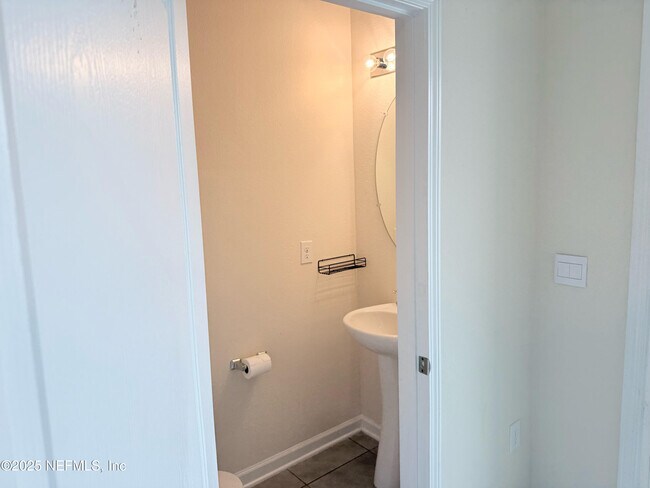 Building Photo - 523 Spanish Oaks Way
