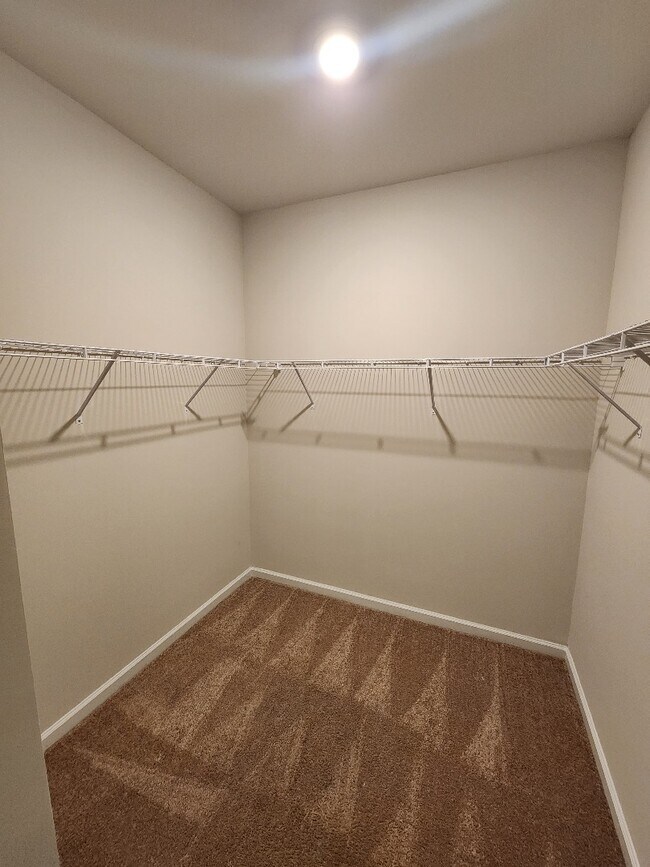 Building Photo - 3537 Bells Lk Cir