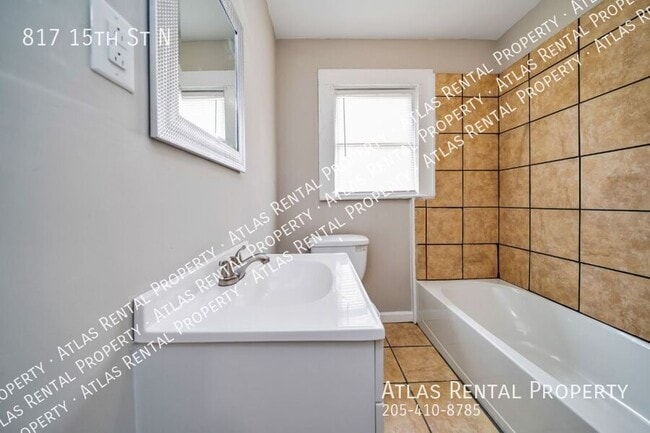 Building Photo - 817 15th St N