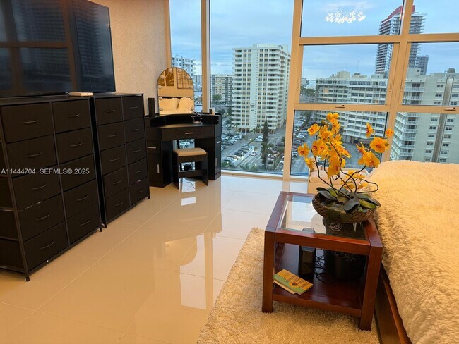 Building Photo - 1830 S Ocean Dr