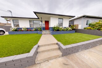 Building Photo - Large 3 bed 2 bath on 62nd!