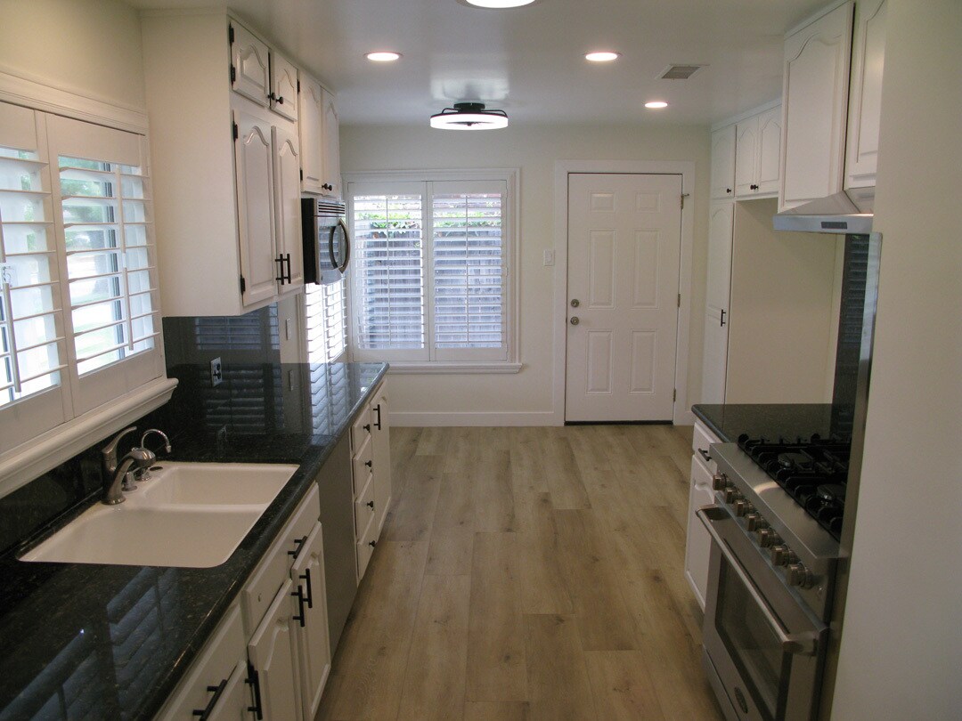 Building Photo - 5137 E Vista Hermosa St